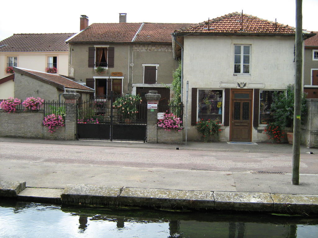 Chez Monique Hotell Doulaincourt-Saucourt Eksteriør bilde